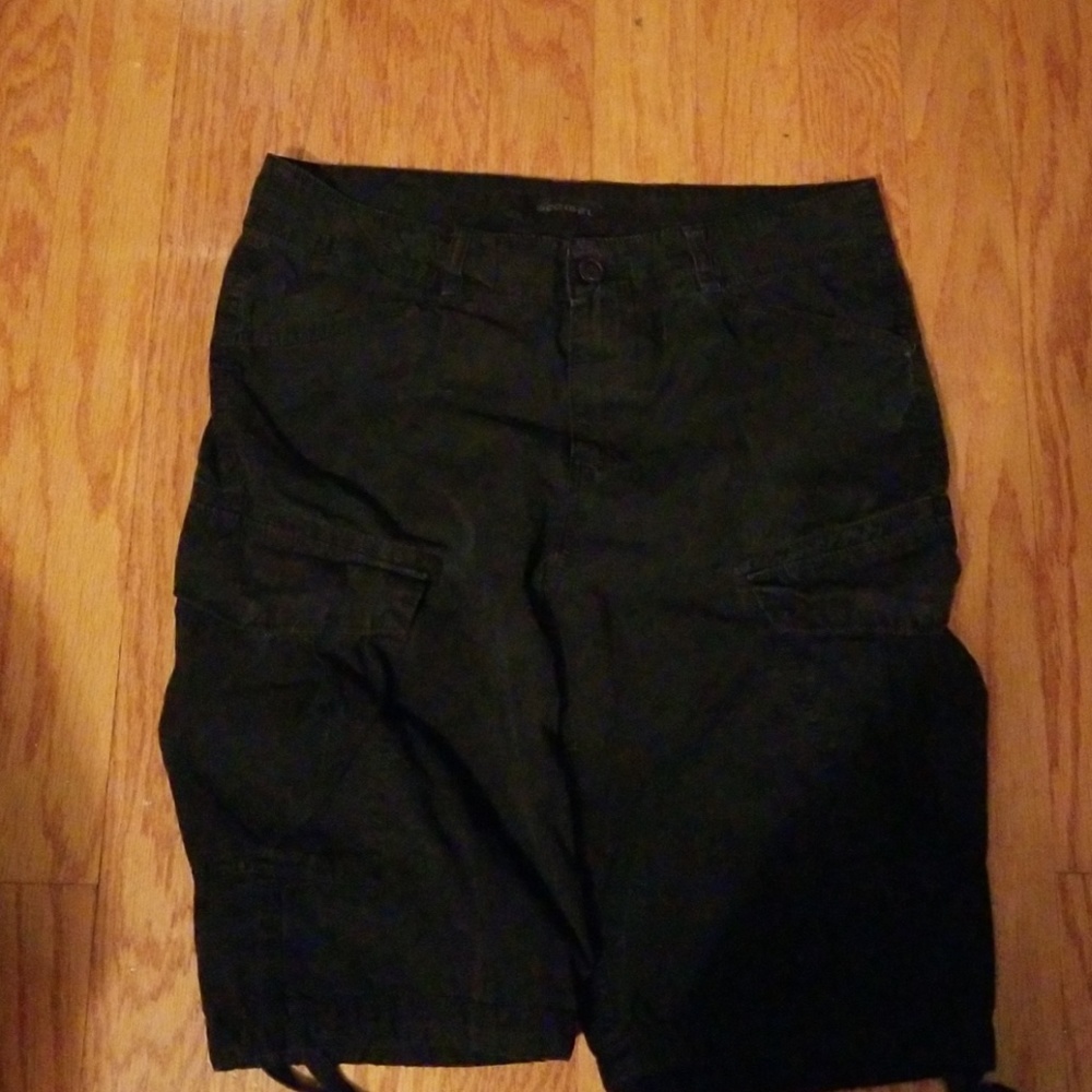 Shorts - Picture 2 of 6